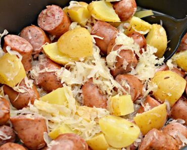 Polish sausage, Sauerkraut and potatoes ( CROCKPOT )