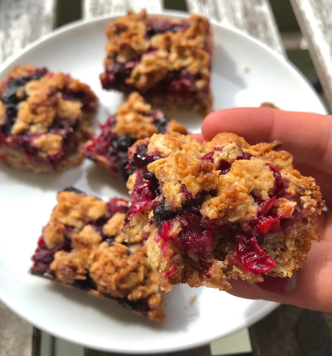 Raspberry Oatmeal Crumble Bars