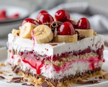Easy Layered No-Bake Banana Split Cake Recipe