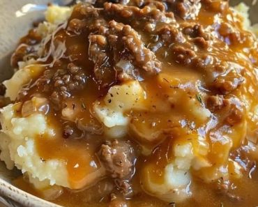 Ground Beef and Gravy Over Mashed Potatoes